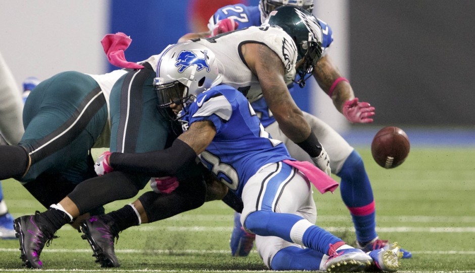 Eagles lost their 1st game of the season after a controversial fumble  against the Lions 