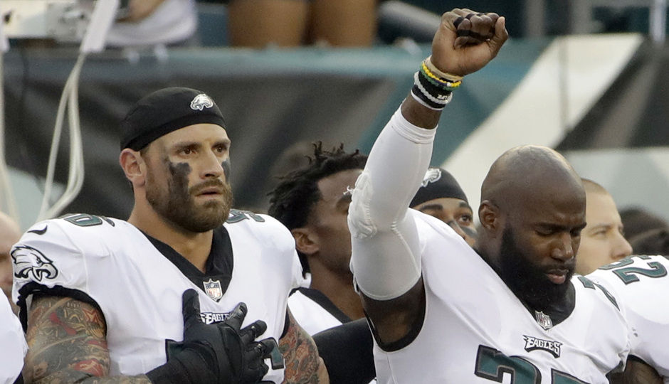 Eagles' Chris Long Joins Malcolm Jenkins as N.F.L. Anthem Protests Continue  - The New York Times