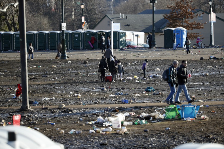 https://www.phillymag.com/wp-content/uploads/sites/3/2018/02/trash-eagles-parade-900x600.jpg