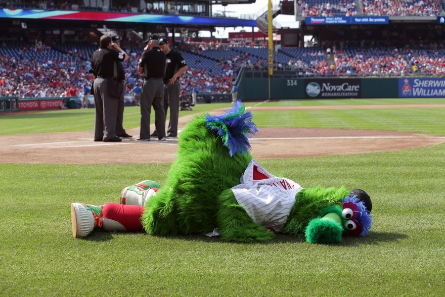 4 Times the Phillie Phanatic was the Craziest Mascot in MLB
