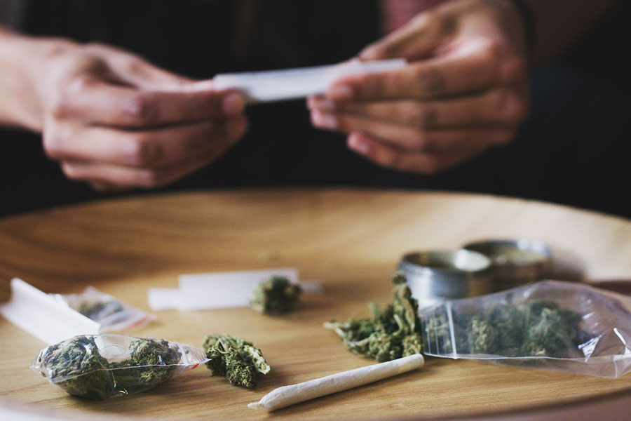 3 Ways to Roll a Marijuana Joint - The Tech Edvocate