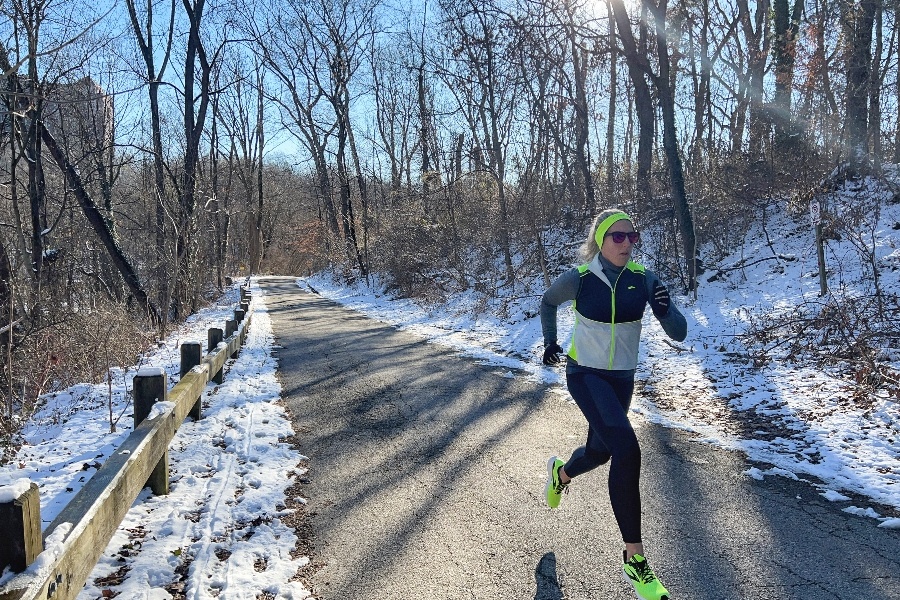 Outdoor running vs. the treadmill in winter: which is better